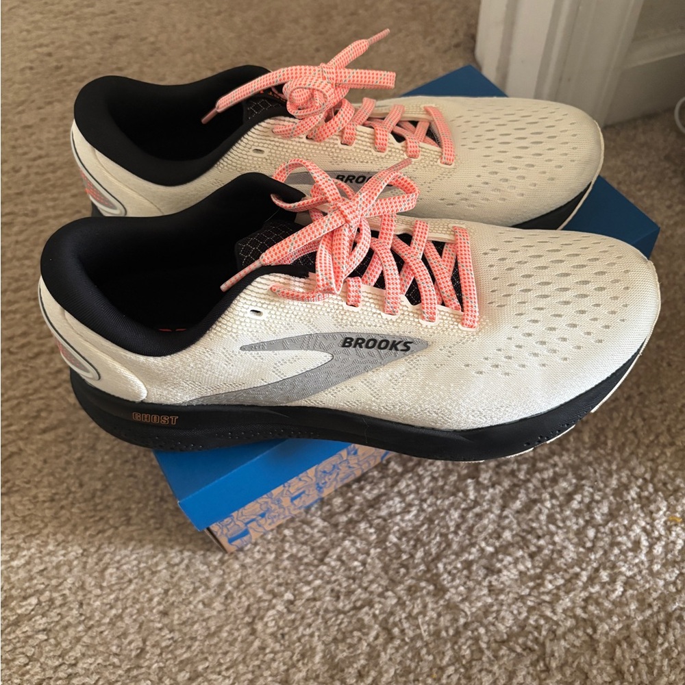 Brooks Women's Athletic Shoes - Cream and Pink